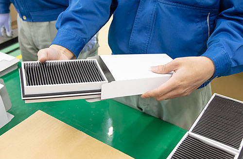 フィルター箱詰作業